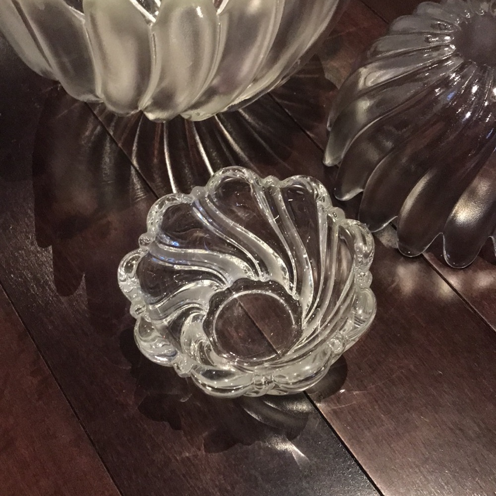 Set of 3 Fluted Glass Display or Serving Bowls Floral Petals Shape - Picture 8 of 14